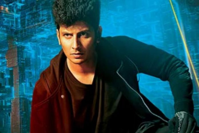 Here's Kee movie review starring, Jiiva, Nikki Galrani, Anaika Soti, directed by Kalees and produced by S. Michael Rayappan.